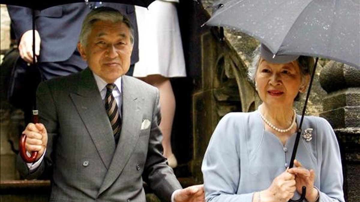 El emperador japonés Akihito y su esposa, la emperatriz Michiko. EFE/Archivo