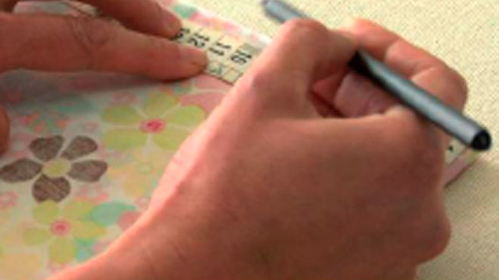 Tricotosas 37: Vestido de volante para niña