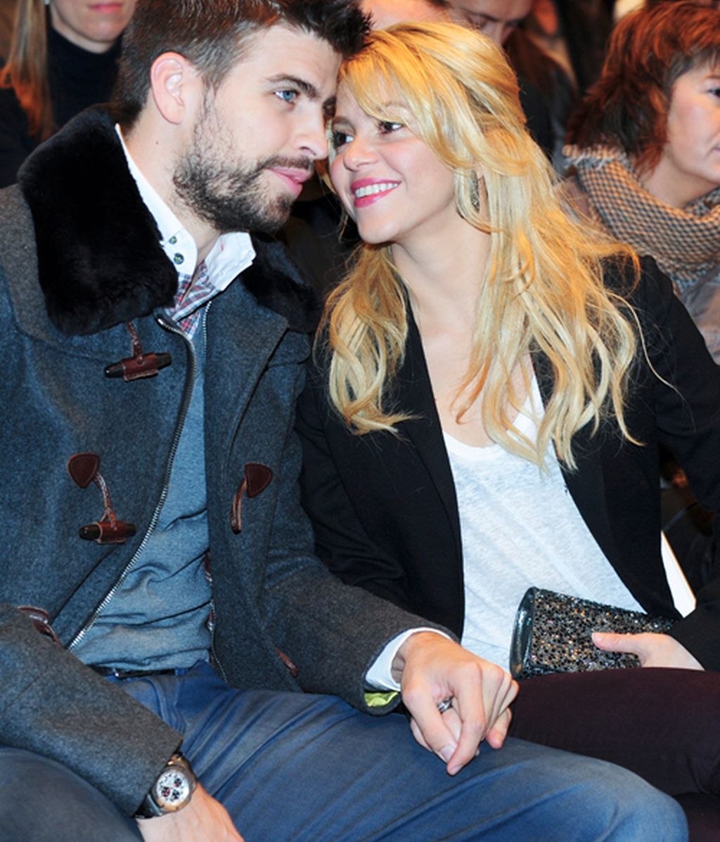Gerard Piqué se lleva a Shakira a la presentación del libro de su padre