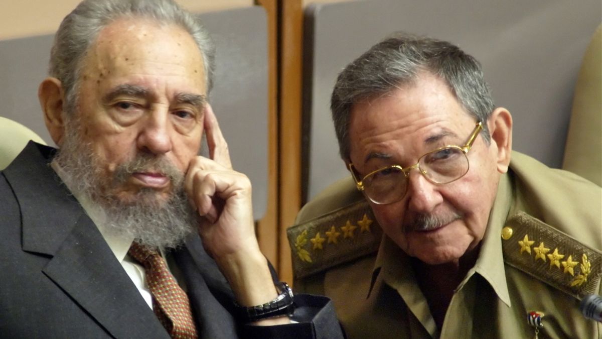 Los hermanos Castro, en 2004