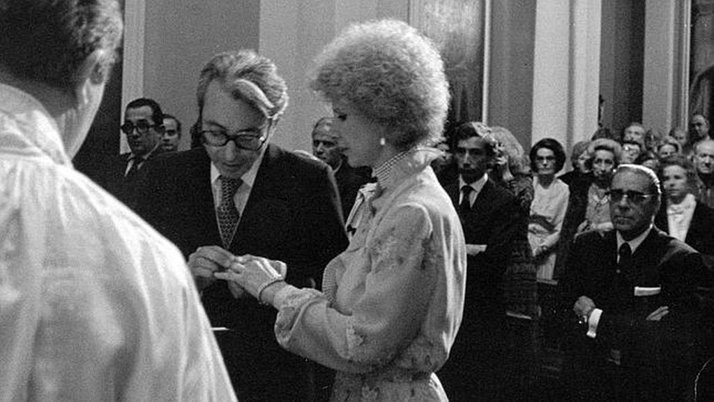 Durante su boda con Jesús Aguirre, Doña Cayetana ya lucía su característico pelo