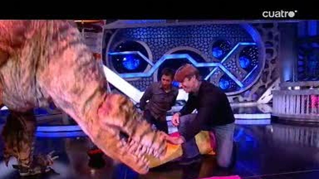 El Cordobés torea al dinosaurio