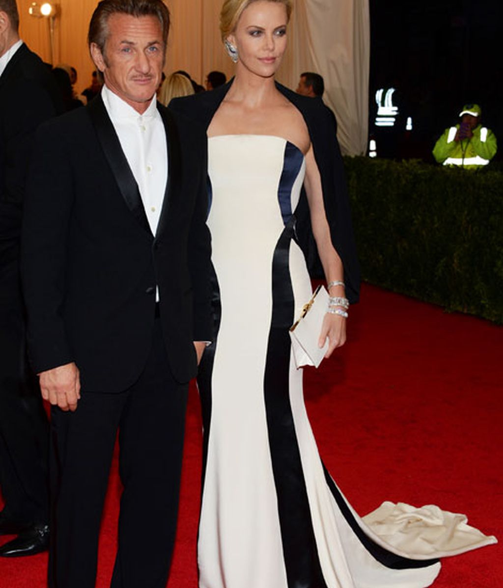 Sean Penn y Charlize Theron, ella vestida de Dior