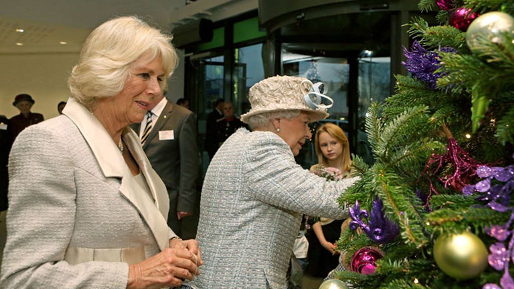 La Reina Isabel II y Camila, la Duquesa de Cornualles: Navidad en familia