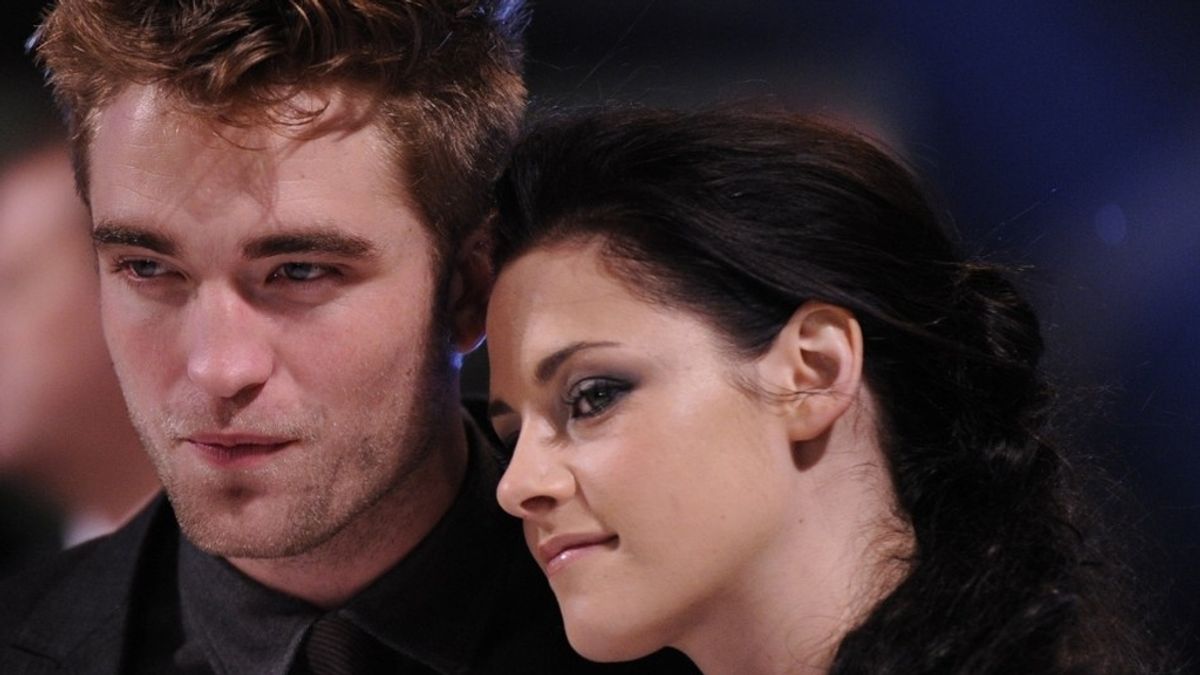 Robert Pattinson y Kristen Stewart, pareja en la ficción de Crepúsculo y en la realidad.