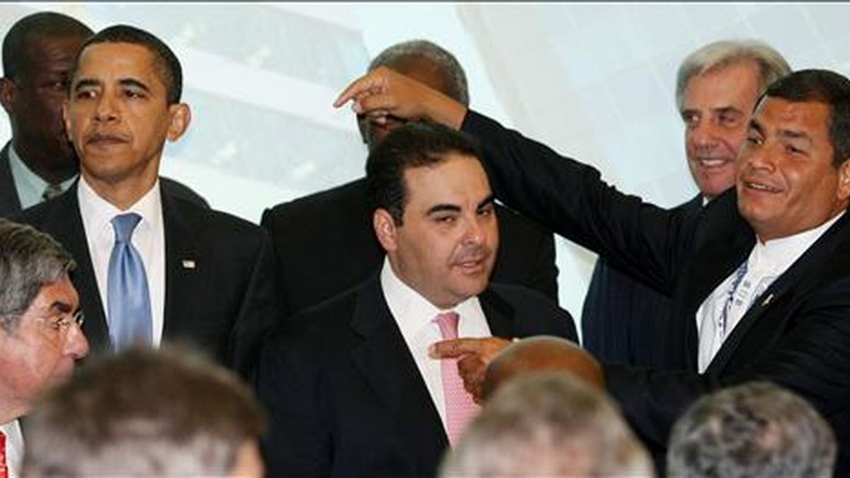 El presidente de Ecuador, Rafael Correa, se mostró satisfecho por hacer conocido a Barack Obama, durante la V Cumbre de las Américas. EFE