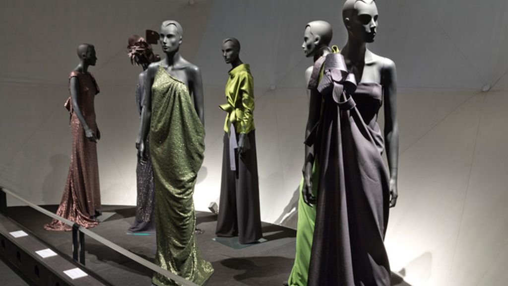 El Museo del Traje presenta la exposición de arte y moda del diseñador Ulises Mérida