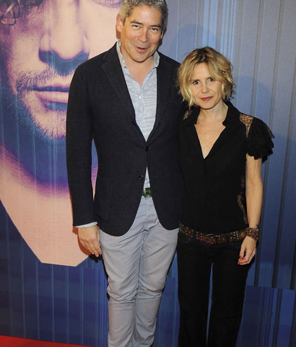 Cayetana Martínez de Irujo posó junto a Boris Izaguirre en el photocall