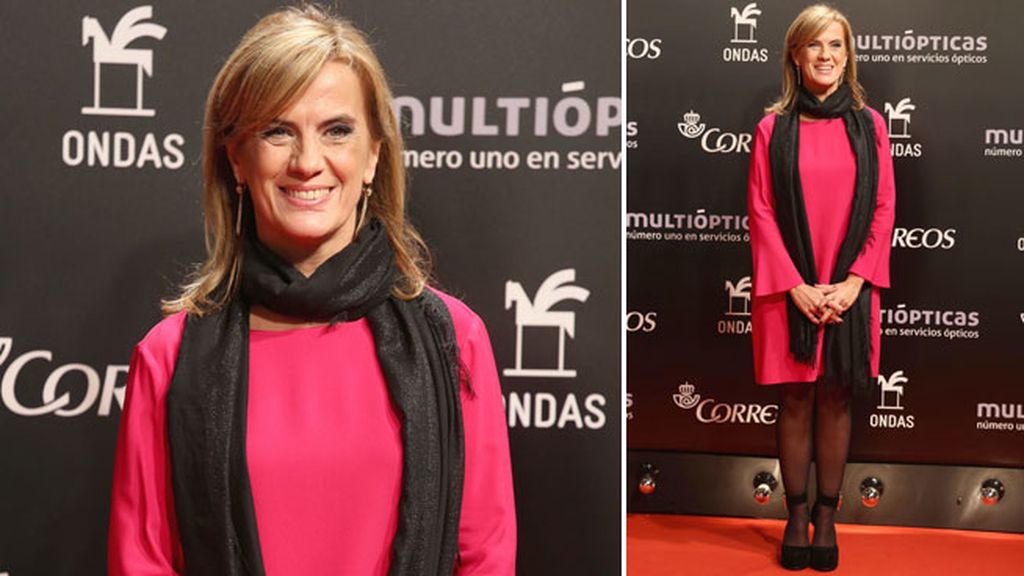 La periodista Gemma Nierga con minivestido fucsia