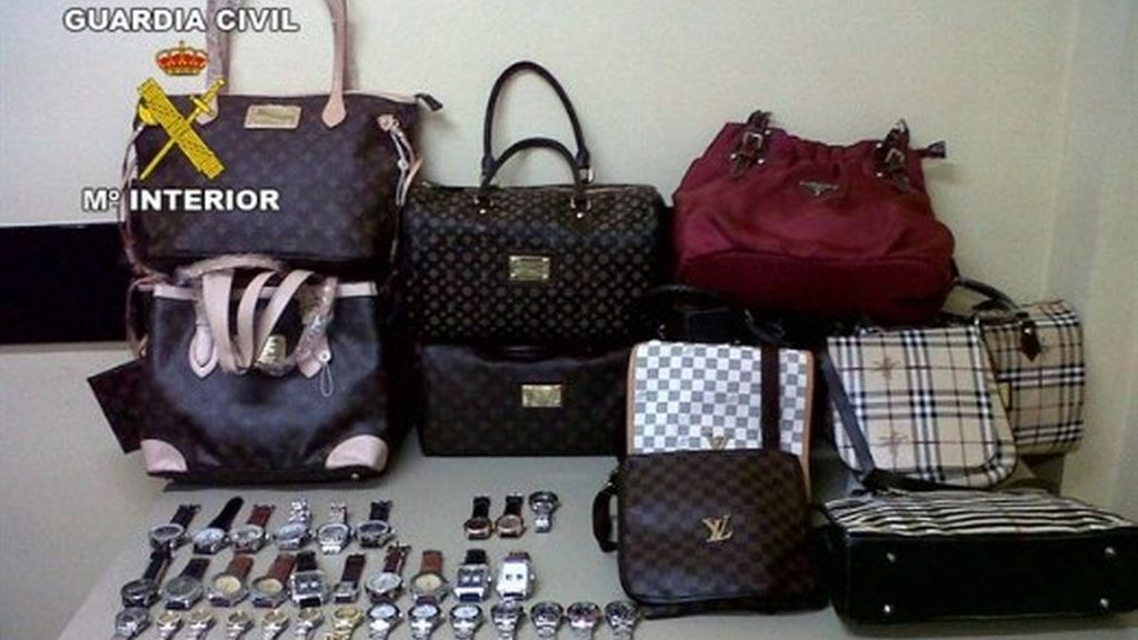 Los españoles gastan una media de 108 euros en productos falsificados de moda