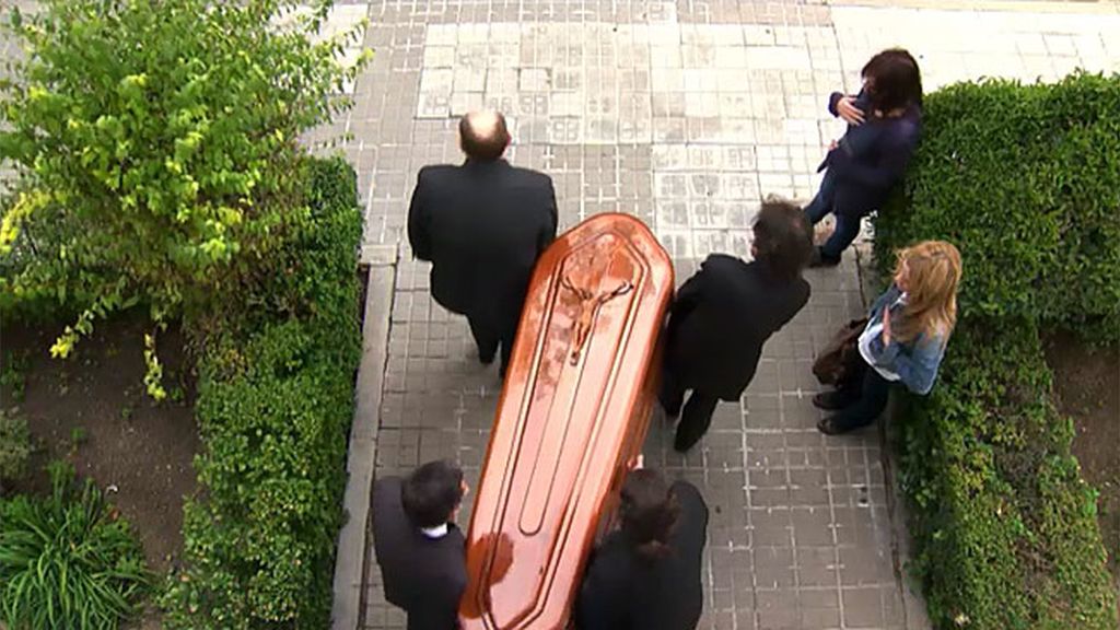 Carlota buscaba a su padre y encontró a su hermano