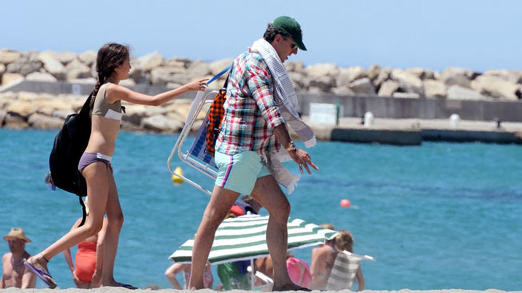 Jaime de Marichalar, Froilán y Victoria Federica disfrutan de un día de playa
