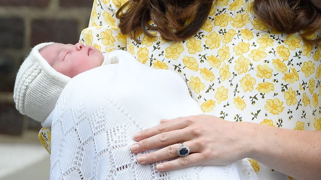 Los duques de Cambridge presentan a su primera hija