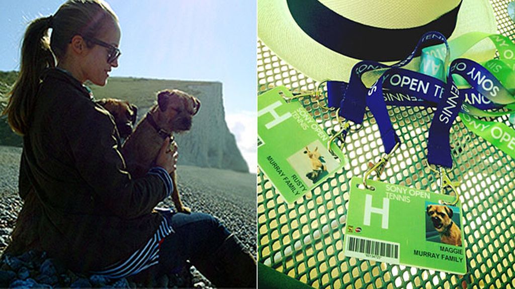 Kim Sears y sus dos terriers.