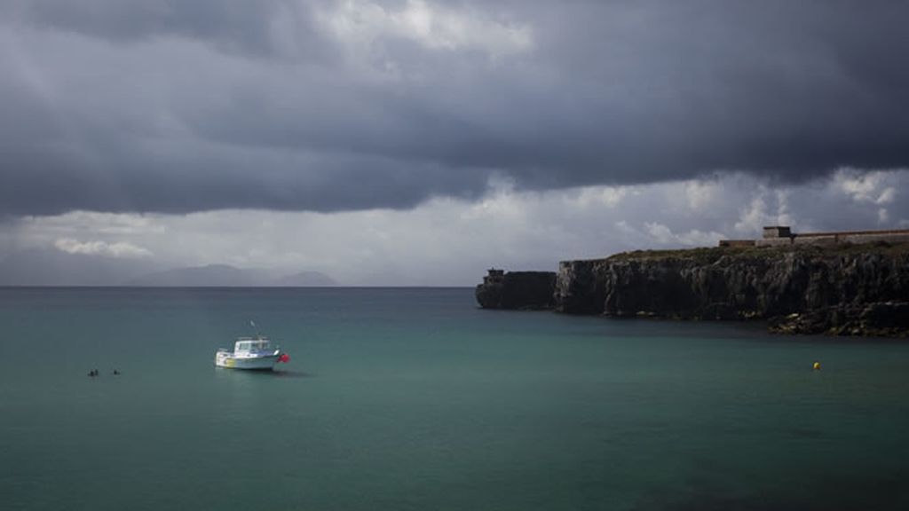 Muchachito Bombo Infierno se pasea por las playas de Tarifa