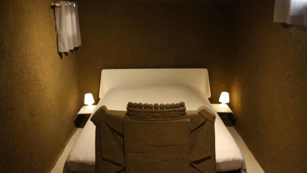 Zand Hotel ha creado dos construcciones de arena para que los turistas pasen la noche