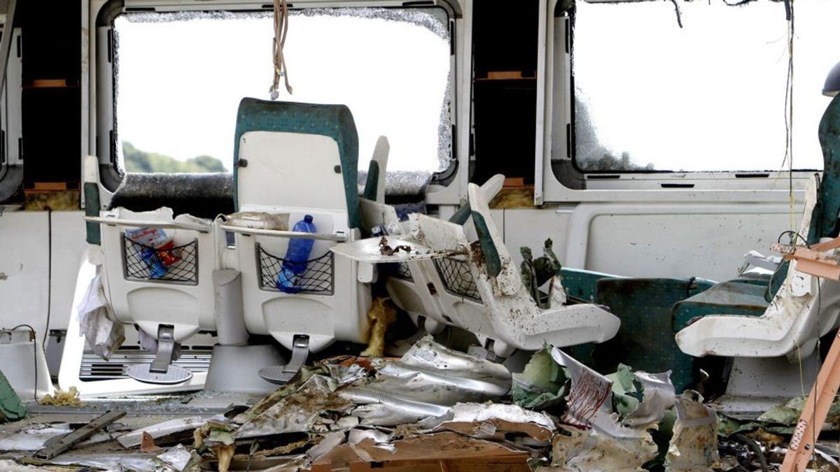 Estado en el que ha quedado uno de los vagones del tren siniestrado en Santiago