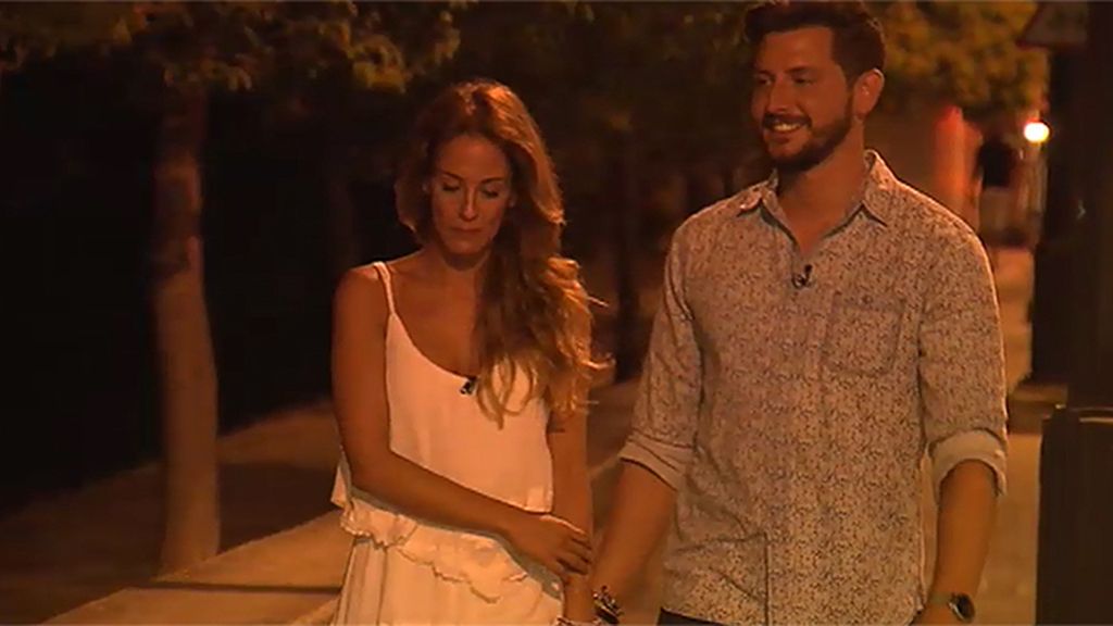 Manu conoce a la familia y los amigos de Susana