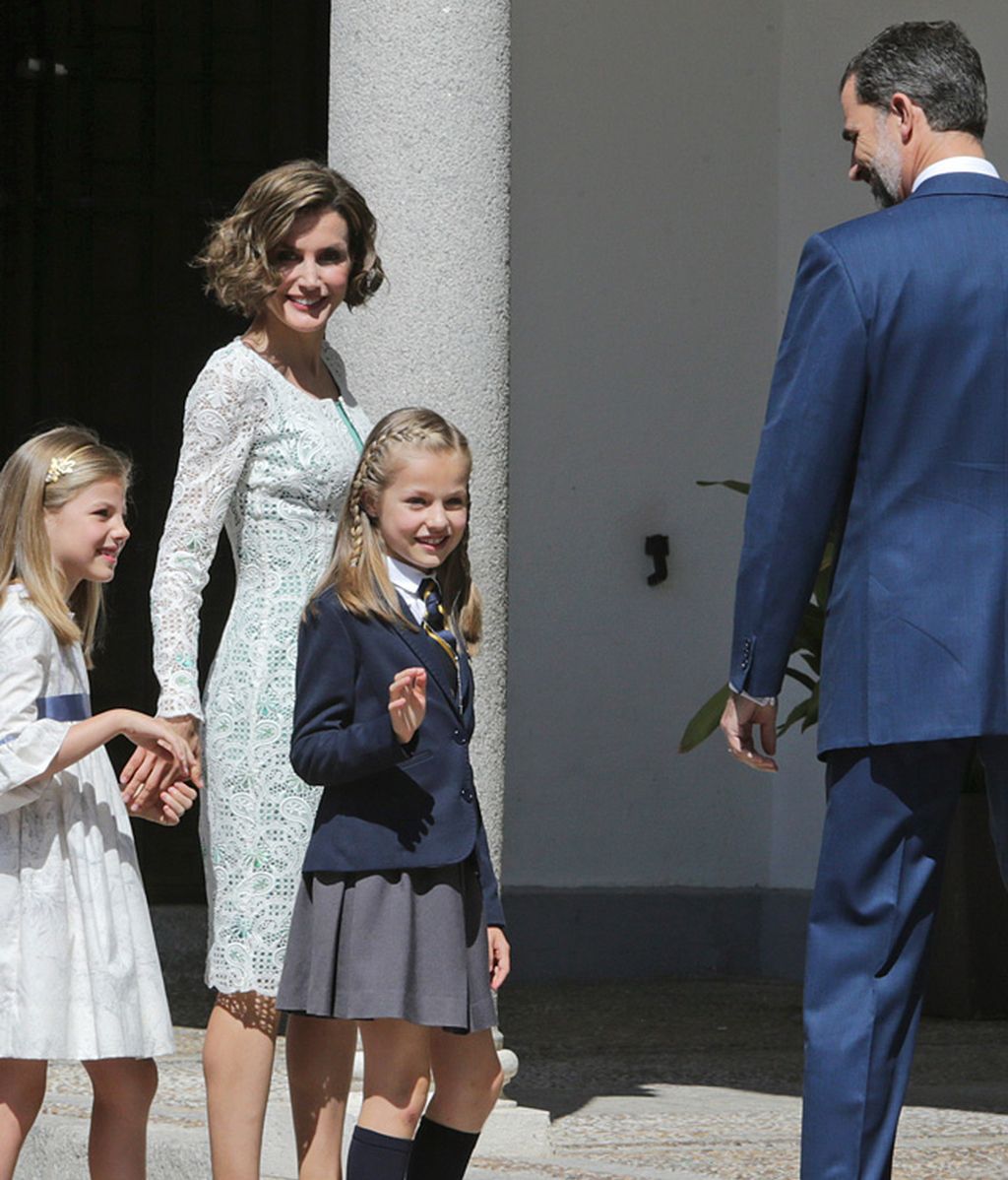 Leonor y Sofía con la reina Letizia