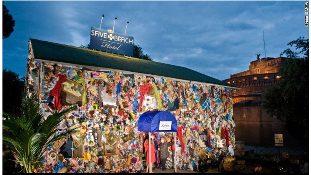 Palacios de basura, espectaculares casas construidas a partir de chatarra