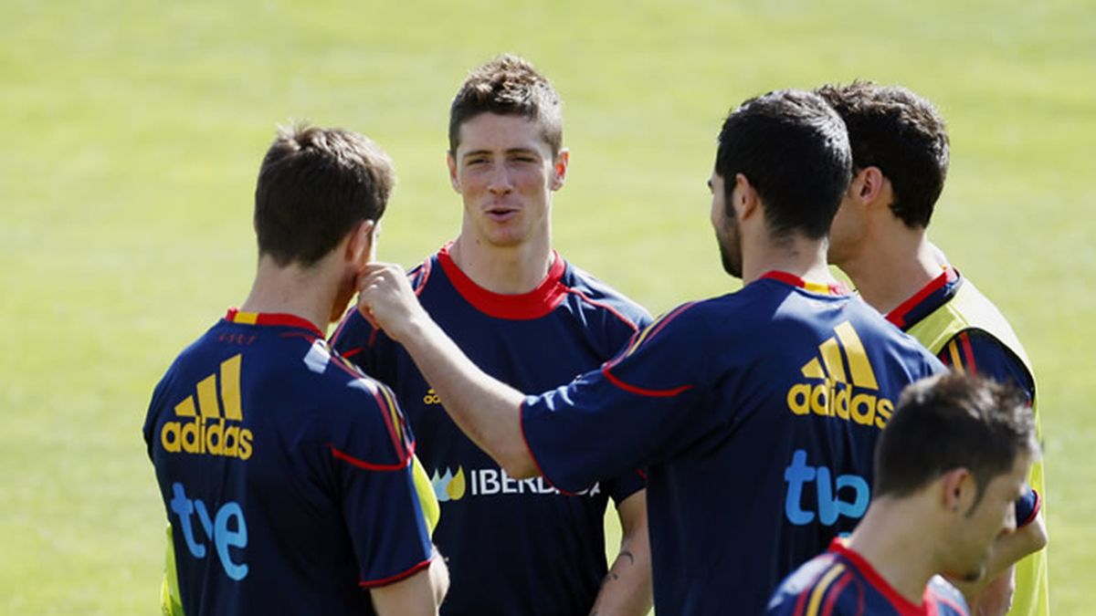 Torres bromea durante un entrenamiento Torres bromea durante un entrenamiento
