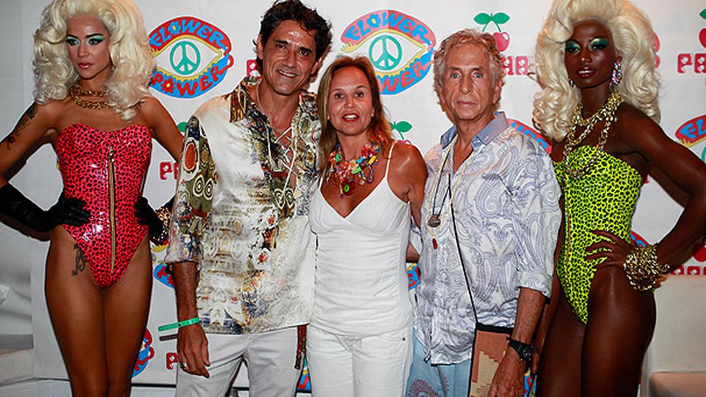 La fiesta 'Flower Power' de Ibiza saca el lado más hippie de los famosos