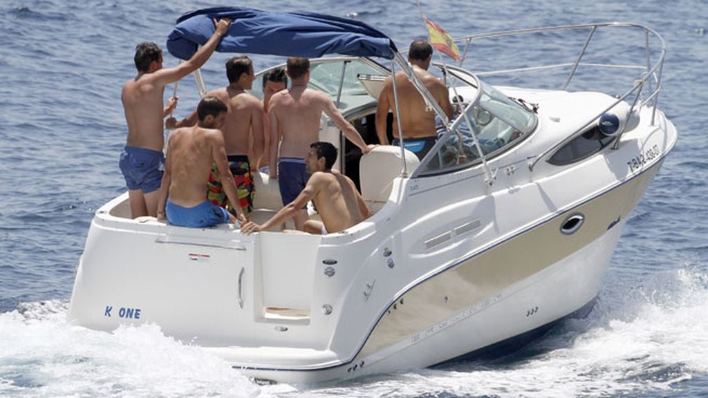 Novak Djokovic con amigos en Ibiza