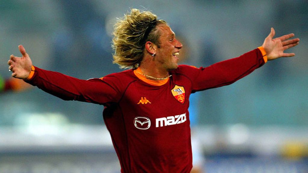 Totti, Simeone, Verón... las celebraciones más espectaculares de los Lazio-Roma