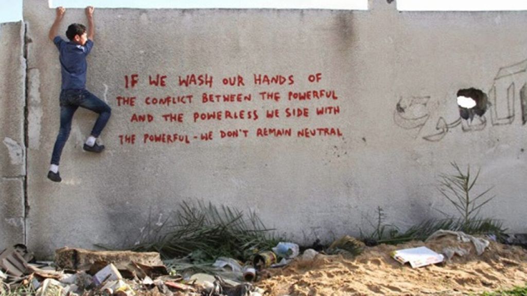 También ha realizado una pintada en apoyo de los palestinos