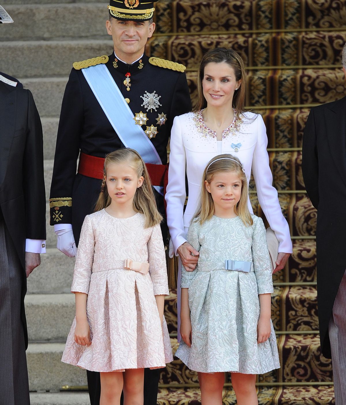 La Reina Letizia elige un look sobrio sin ornamentos para la proclamación de Felipe VI