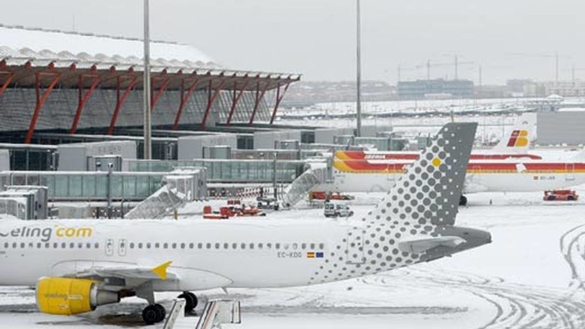 El cierre por la nieve ha dejado atrapados a miles de pasajeros. Video: ATLAS.