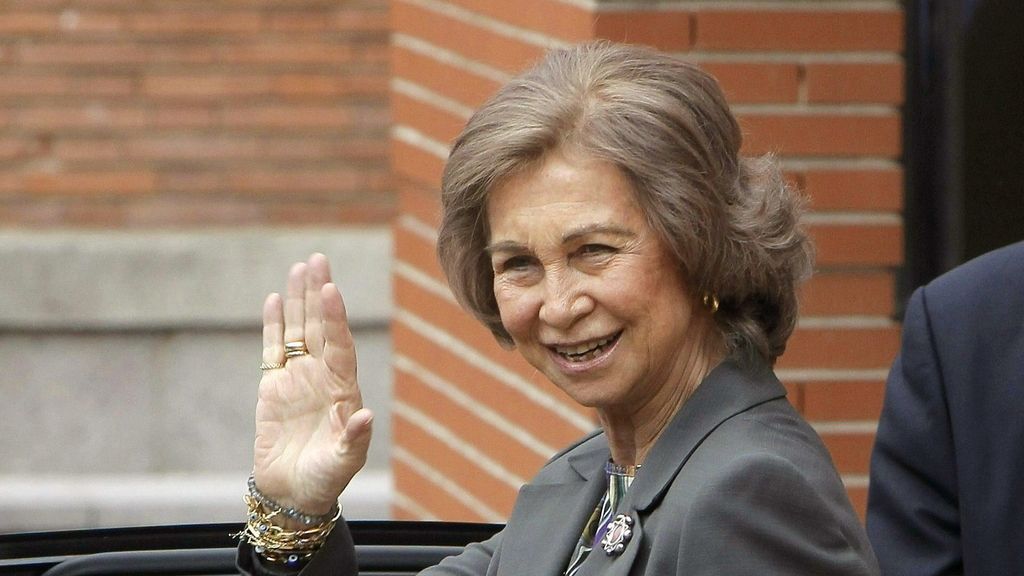 La Reina Sofía al salir de La Milagrosa. Foto: EFE