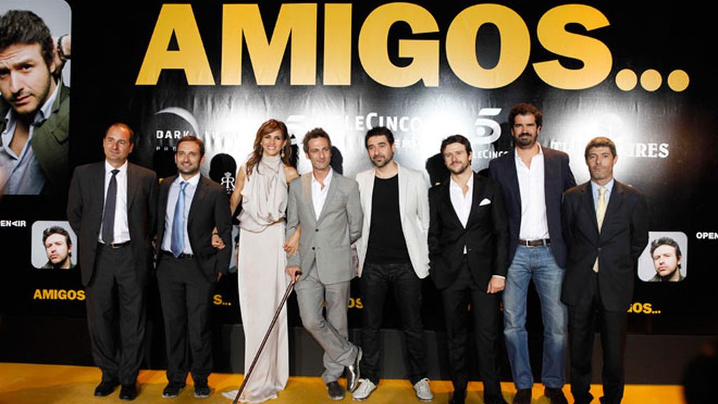 Los protas de 'Amigos', rodeados de colegas y familiares en la premiere de la película