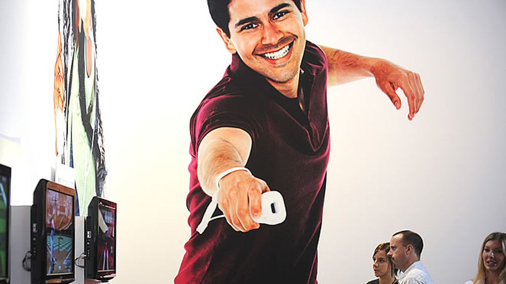 Gente jugando a la Wii de Nintendo