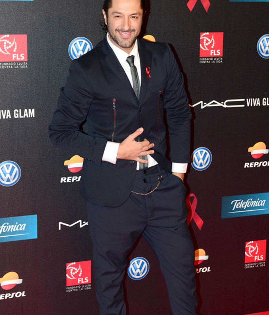 Rafael Amargo, con un traje azul