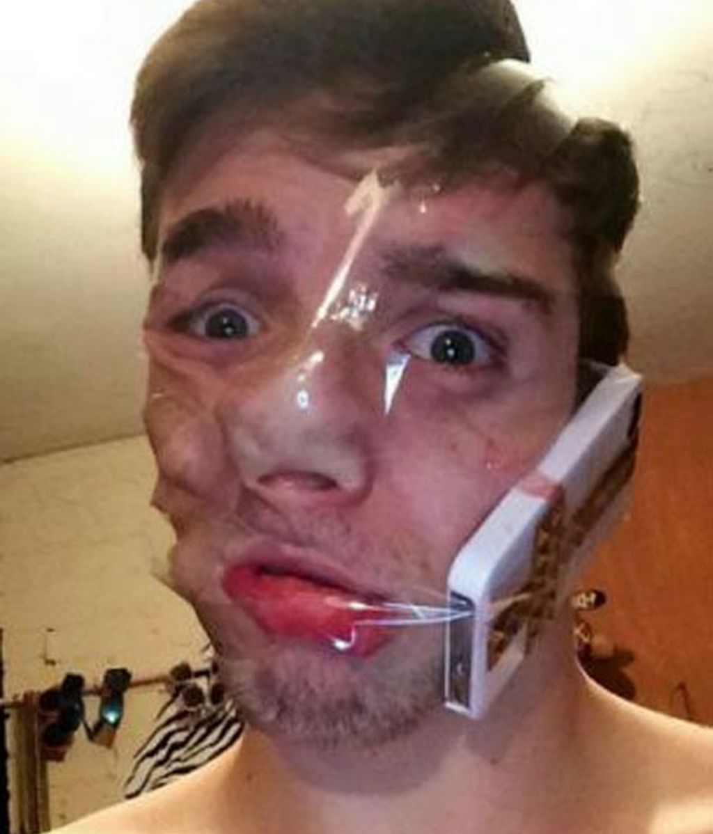 Caras forradas en celo: la última moda de los selfies