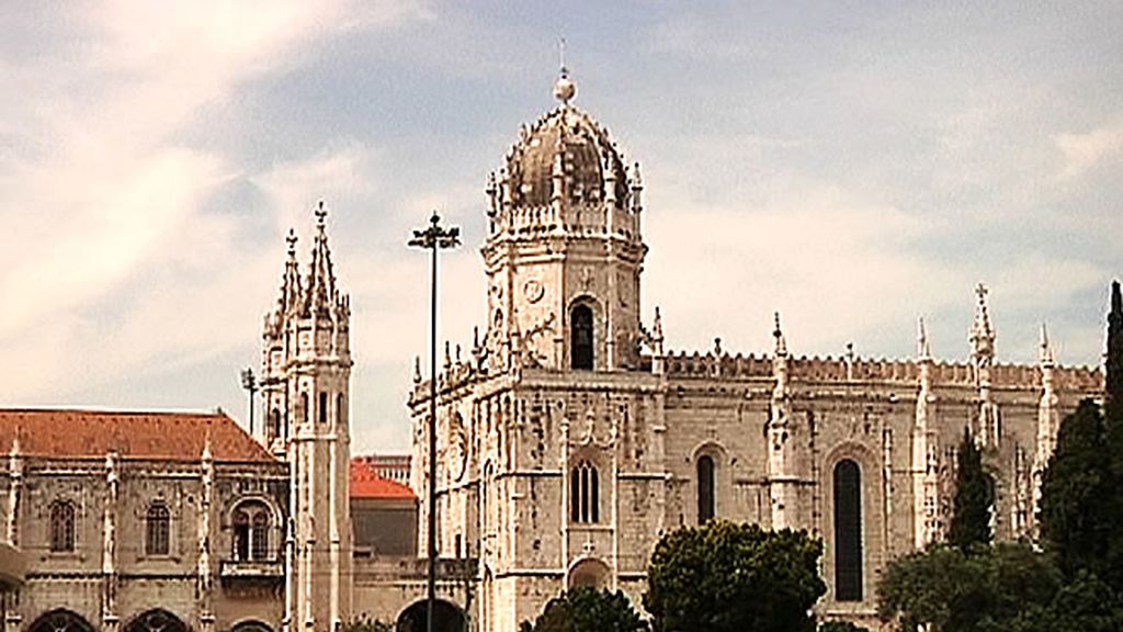 El Monasterio de los Jerónimos de Santa María de Belém se ubica en el barrio de Belém, Lisboa