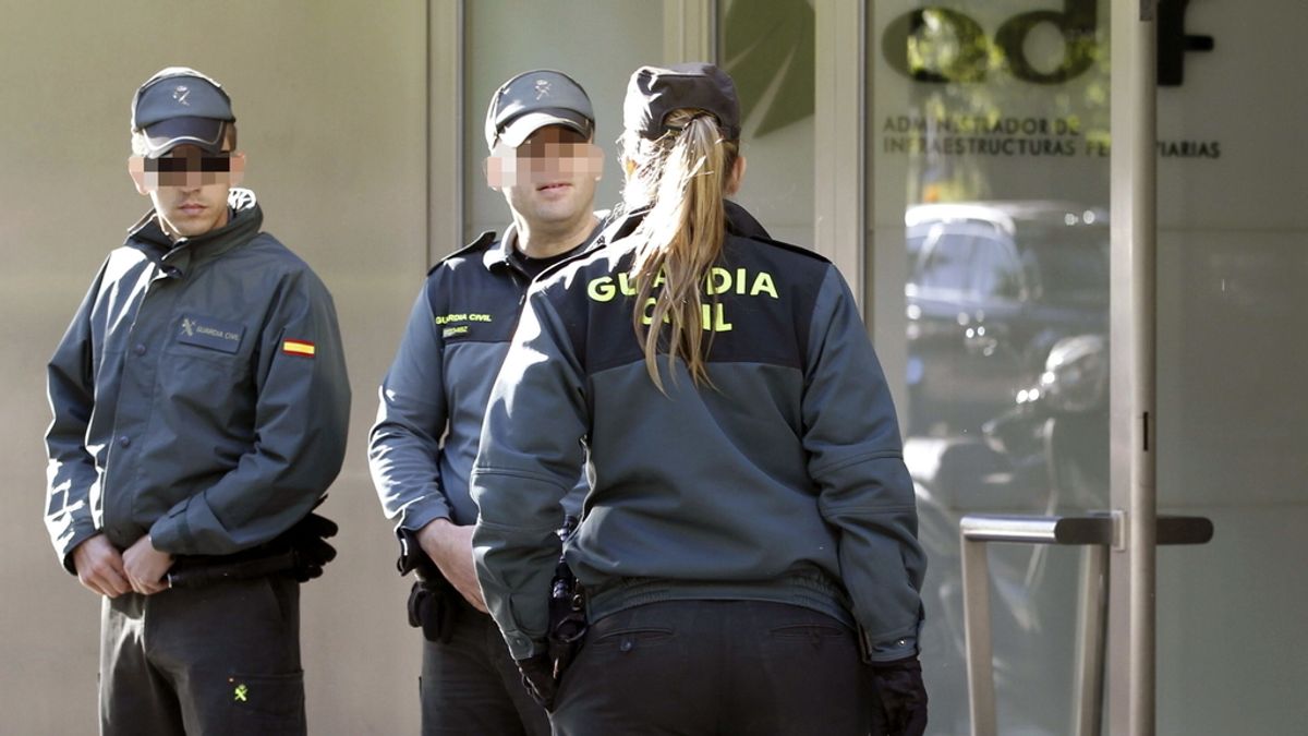 La Guardia Civil registra la sede de Adif en Madrid