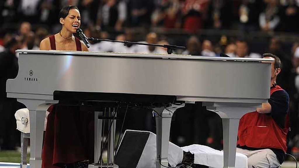 Beyoncé y Alicia Keys funden los plomos de América en la Super Bowl