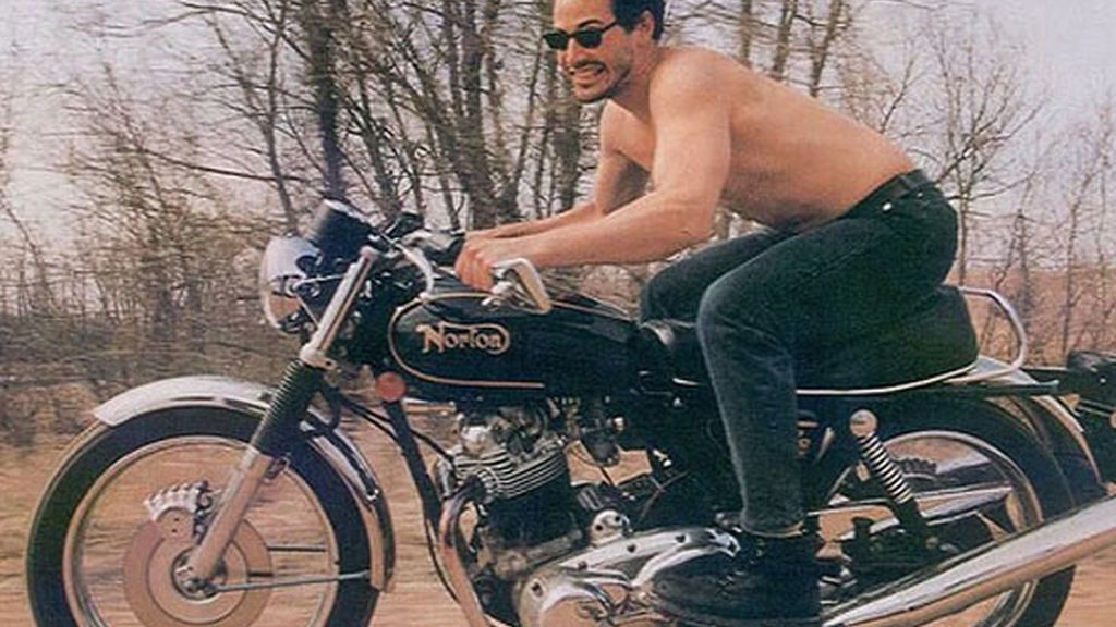 Keanu Reeves, como una moto