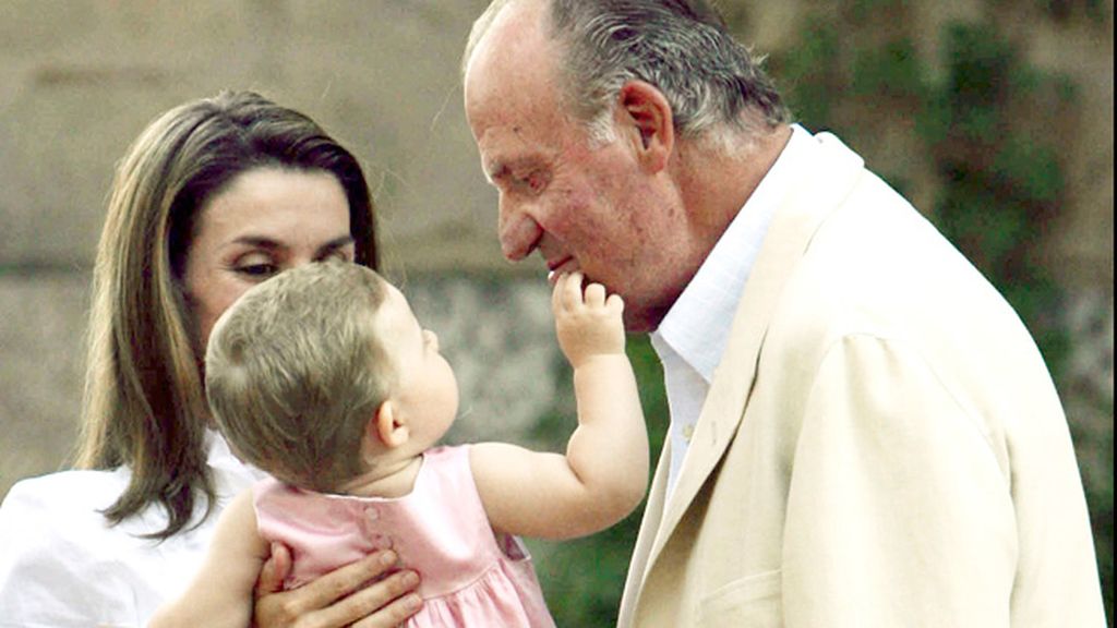 Sucede a su padre, Felipe VI