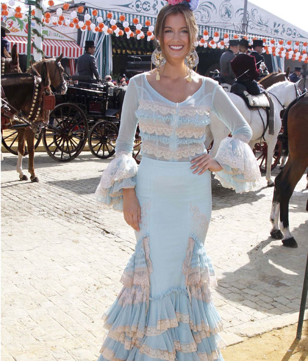 La Miss España, Desiré Cordero, escogió vestido azul pastel con volantes y encaje