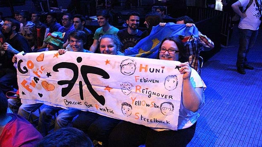 Miles de aficionados jalean a los equipos durante las finales de la 'LCS' en Madrid