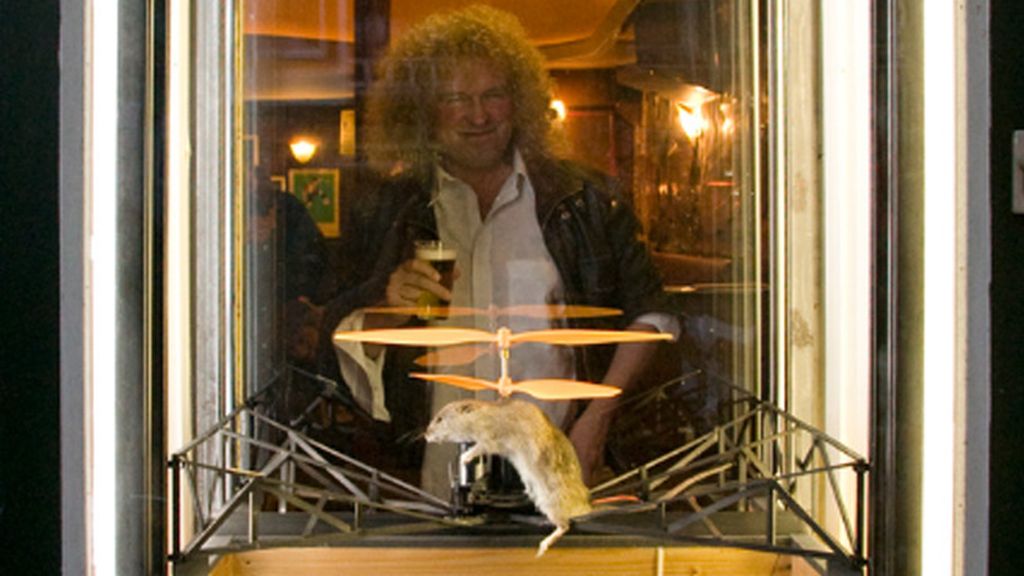 La 'animalista' afición que une taxidermia y drones