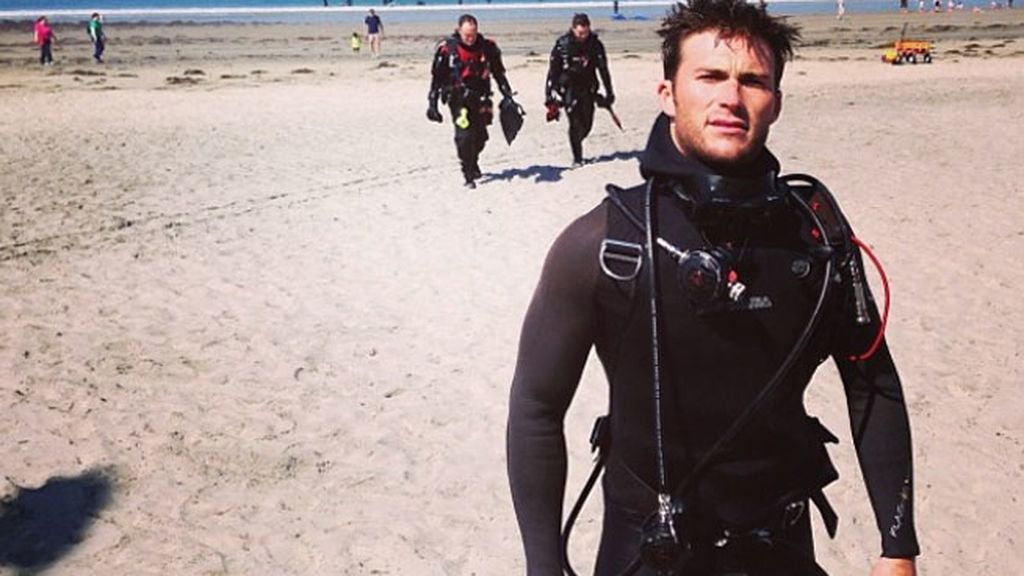 Le encanta sumergirse en las profundidades y disfrutar de días de buceo