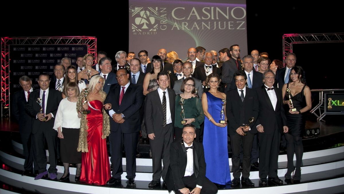 Los premiados con la Antena de Oro 2012, en la cena de gala en la que se entregaron los galardones. Foto: EFE