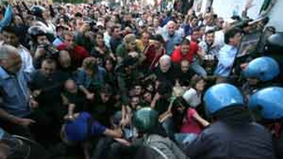 Algunos de los manifestantes resultaron heridos en los enfrentamientos. Vídeo: Atlas