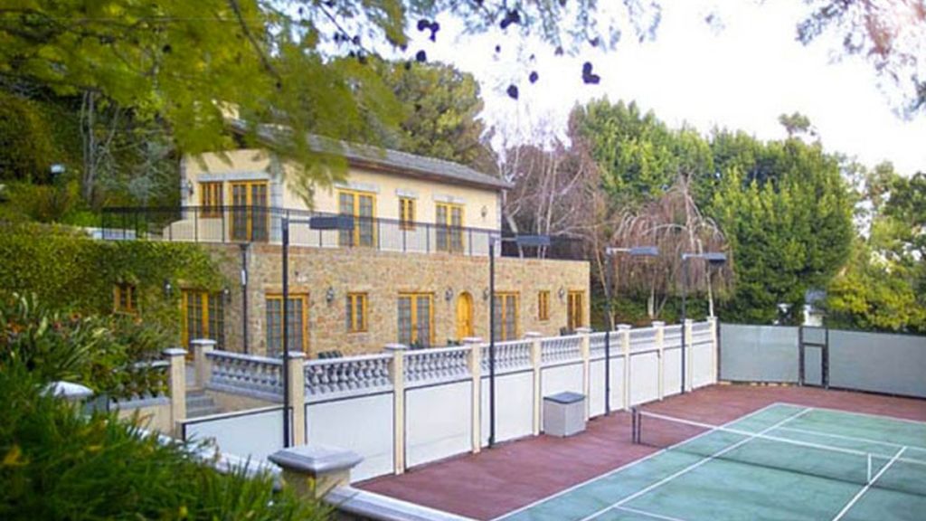 Sandra Bullock se compra una mansión con gimnasio, pista de tenis, piscina y minicine