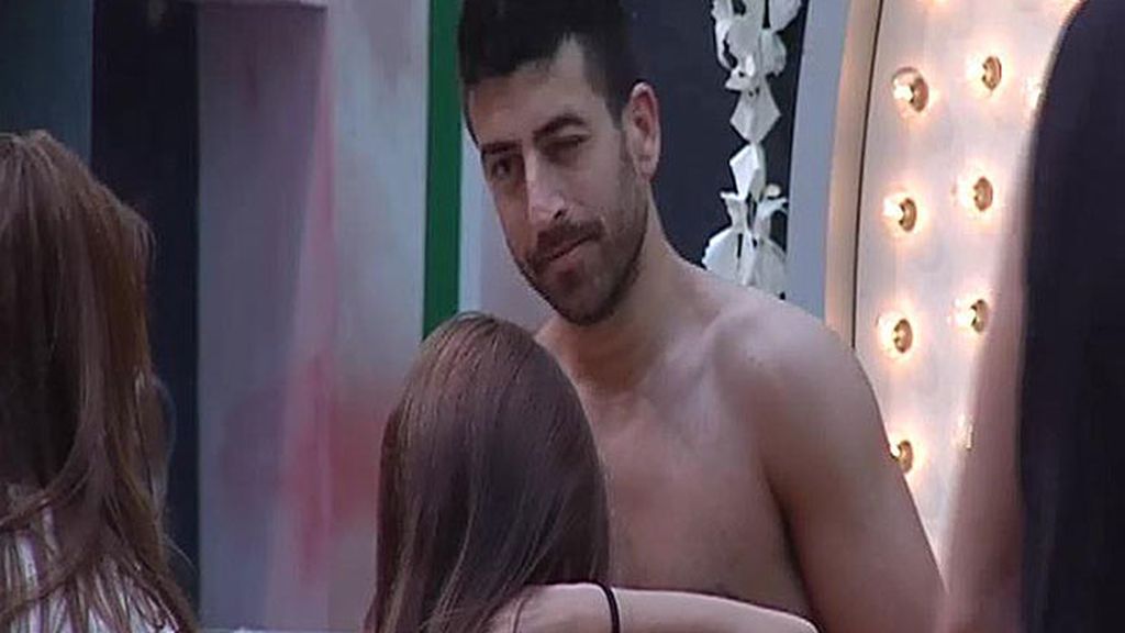 Al terminar de bailar, casi todos se han vuelto a meter en la cama