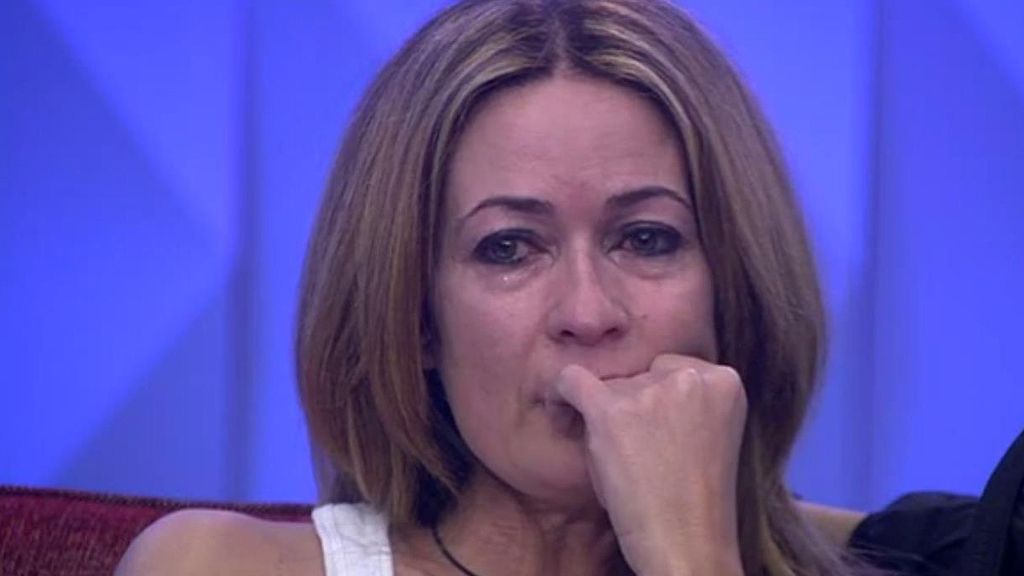 Olvido llora desconsoladamente después de una fuerte discusión con Ares